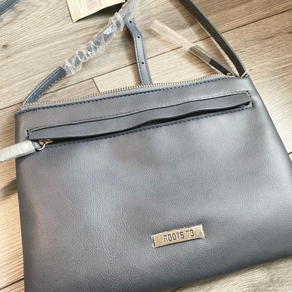 NWT- Roots vegan grey cross body bag 9.5”X 7” - Picture 5 of 5